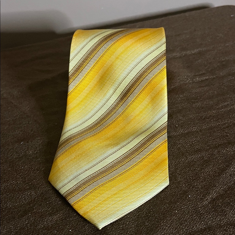😄100% silk tie hand made golds yellow brown